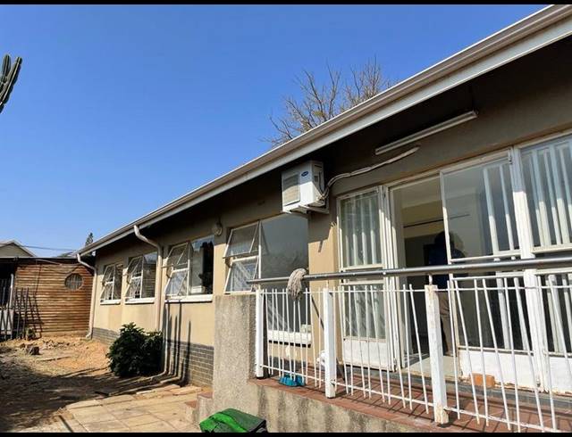 8 BEDROOM HOUSE FOR SALE IN BOKSBURG